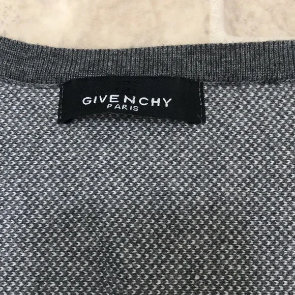 Grey poncho - Picture 5 of 9